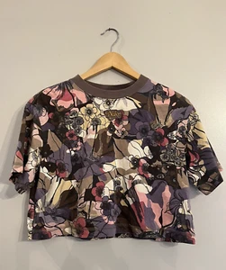 Camiseta corta Nike W manga corta estampado floral púrpura gris verano pequeña - Imagen 1 de 6