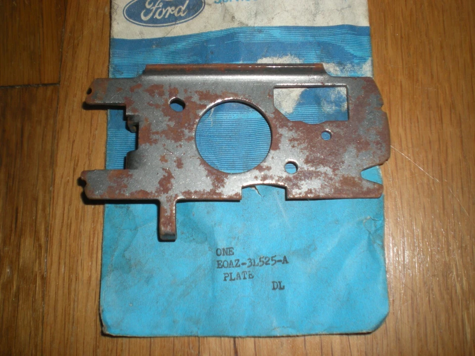 Nuevo de Lote Antiguo Ford Mustang 1979-1993 Columna Inclinable Cubierta Retenedor E0AZ-3L525-A Foto 1 de 1