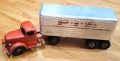 Caminhão e trator vintage 1950 Smith Miller Pacific Intermountain Express P.I.E - Imagem 1 de 4