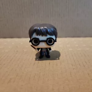 Mini Figura Funko Pop ""Harry Potter con túnicas de Hogwarts"" Calendario de Adviento - Imagen 1 de 5