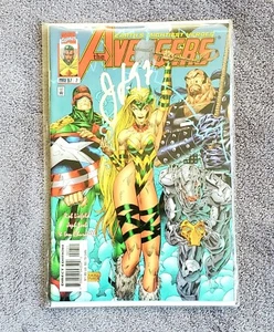Marvel AVENGERS (vol. 2) #7 Signed by Jeph Loeb - May '97 good condition - Picture 1 of 2
