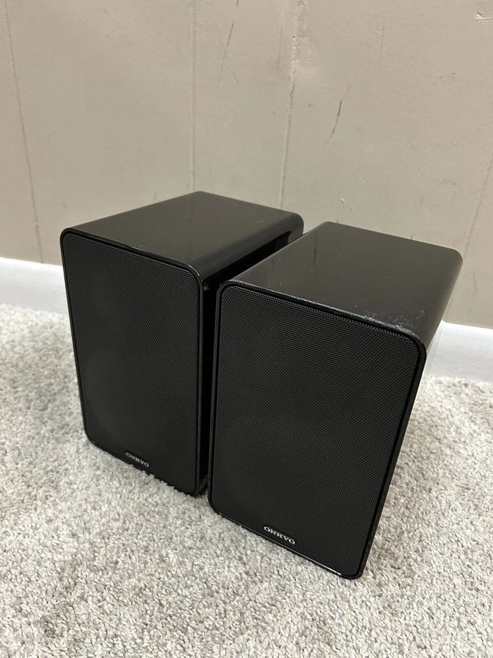 Lot of 2 Onkyo Bookshelf Speakers Model D-T25 Black 40W - Image 1 of 4