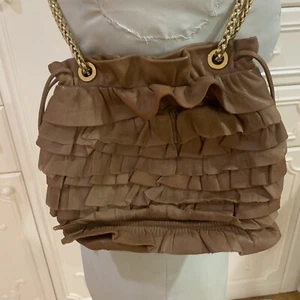 VINTAGE ELIE TAHARI TAN SOFT LEATHER RUFFLED DESIGN BUCKET BAG GOLD CHAIN STRAP - Picture 1 of 15