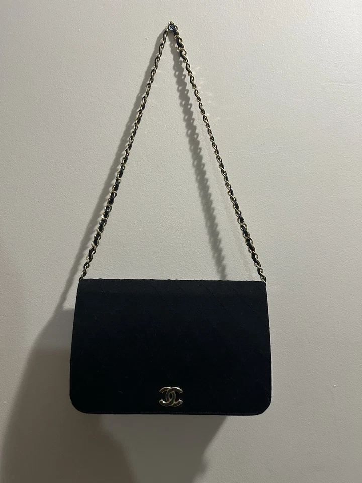 Auténtico Bolso de Hombro CHANEL Doble Solapa Matelasse Negro Algodón Jersey Herrajes Dorados Foto 1 de 4
