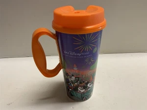 Taza de plástico naranja Walt Disney World Mickey & Friends 2024 - Imagen 1 de 3