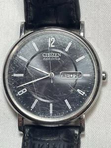 Citizen Eco-Drive Uhr E101-S015570 - Tag/Datum - läuft - zerkratztes Kristall - Bild 1 von 14