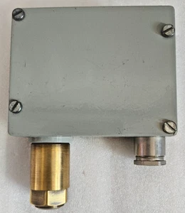 TRAFAG PRESSOSTAT 9042.380 DRUCKMESSUMFORMER BEREICH: 2-25 bar - Bild 1 von 4