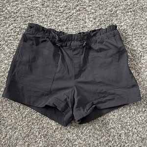 Athleta Trekkie Bermuda Black Short 2.0 Size 2 Breathable Hiking Shorts 596504 - Picture 1 of 9