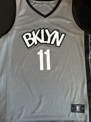 Camiseta deportiva auténtica Kyrie Irving de los Brooklyn Nets (usada) Foto 1 de 4