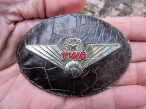 Vintage Trans World Airlines Gürtelschnalle TWA Flugzeug Flügel Pilot Leder SELTEN Sehr guter Zustand + - Bild 1 von 4