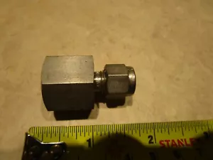 SWAGELOK SS-400-7-6, 316SS CONNECTOR 1/4" TUBE OD x 3/8" FNPT - Picture 1 of 3