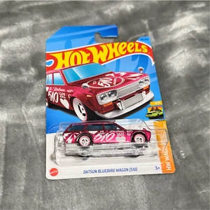 Vagón Hot Wheels Super Treasure Hunt Datsun Bluebird (510) rosa - Imagen 1 de 2