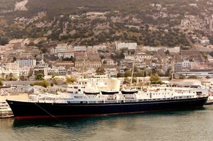 20 PHOTOS OF THE ROYAL YACHT BRITANNIA AROUND THE WORLD - Picture 1 of 8