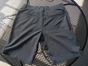 Pantaloncini da golf Under Armour grigi larghi Heatgear misto nylon elasticizzato taglia 36 logo - Foto 1 di 6
