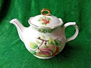 Vintage Sadler Teekanne "Äpfel und Erdbeeren" mit Goldrand England - Bild 1 von 8