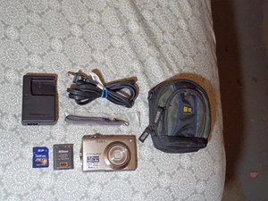 Nikon Coolpix S4000 12.0MP Silver Digital Camera 4x Zoom Touchscreen - Bild 1 von 17