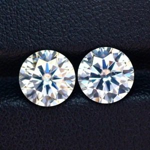 1.14 Ct   [2Pcs Pair]  Brilliant Round (Diamond Cut) 5.4 MM White Moissanite - Picture 1 of 5