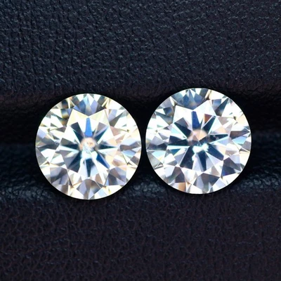 1.14 Ct   [2Pcs Pair]  Brilliant Round (Diamond Cut) 5.4 MM White Moissanite - Image 1 of 4