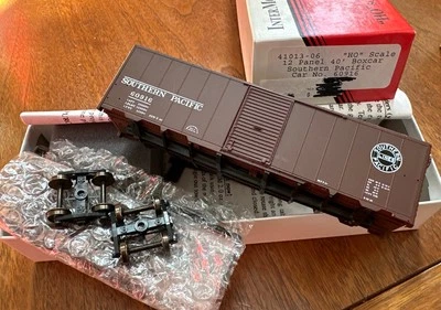 Intermountain HO Kit #41013-06 12 Panel 40’ Boxcar Southern Pacific Assembled NY - Image 1 of 4