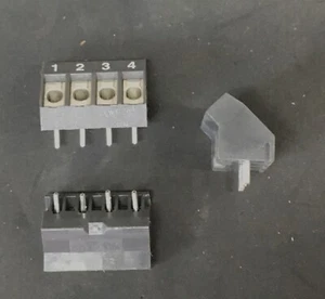 Schraubklemme Stecker 4-polig 45 Grad Einstieg 5 mm Leiterplatte WECO 974-Serie 10er-Pack - Bild 1 von 2