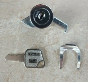Sam4s 2424 cerradura, llave, pestillo y clip para cajones de caja registradora - CRS modelo 100931  - Imagen 1 de 3