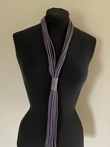COLLANA IN GOMMA FRANCESE NUOVA CON ETICHETTE, ARTY, ECCENTRICA, DICHIARAZIONE LAGENLOOK - Foto 1 di 4