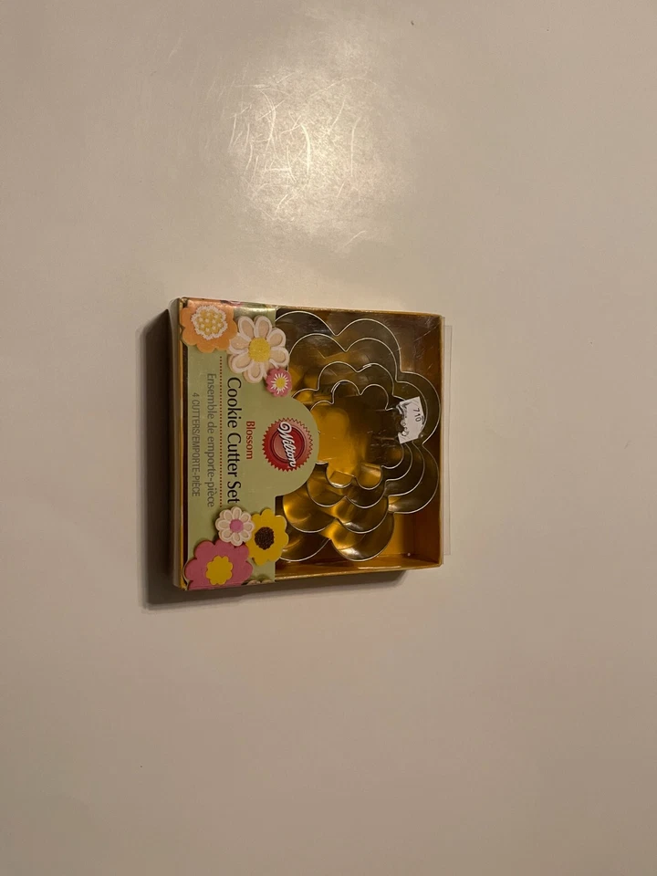 Juego de 4 cortadores de galletas Wilton Blossom de acero inoxidable lados profundos de flores Nuevo de Lote Antiguo Foto 1 de 1