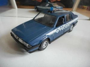 Bburago Burago ALfa Romeo 75 Polizia in Blue on 1:24 - Picture 1 of 2