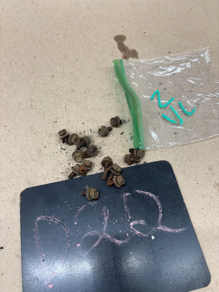 Original Ford 351M 351C 400 VÁLVULA DE MOTOR BASCULANTE CUBIERTA PERNOS CONJUNTO LOTE OE BBF Foto 1 de 4