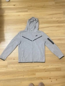 Grau und Schwarz Nike Tech Fleece - Bild 1 von 9