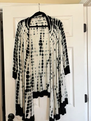 KENAR 黑色白色灰色动物印花长袖开衫不对称尺寸 1X — 第 1/4 张图片