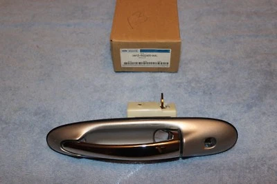 Nuevo de Lote Antiguo 2003 05 Lincoln Town Car lado conductor manija de puerta delantera luz pergamino Foto 1 de 4