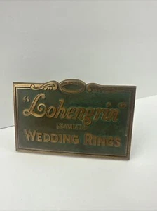 Fedi Nuziali Senza Cuciture Lohengrin Antico Vintage Ottone Nome Targa Logo Espositore - Foto 1 di 14