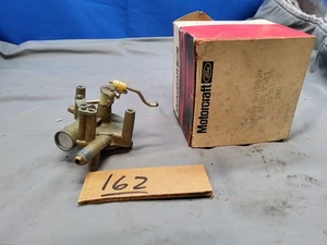 NOS FORD MERCURY CARBURETOR CHOKE HOUSING D2OZ-9A575-A FoMoCo 302 351 400 - Bild 1 von 2