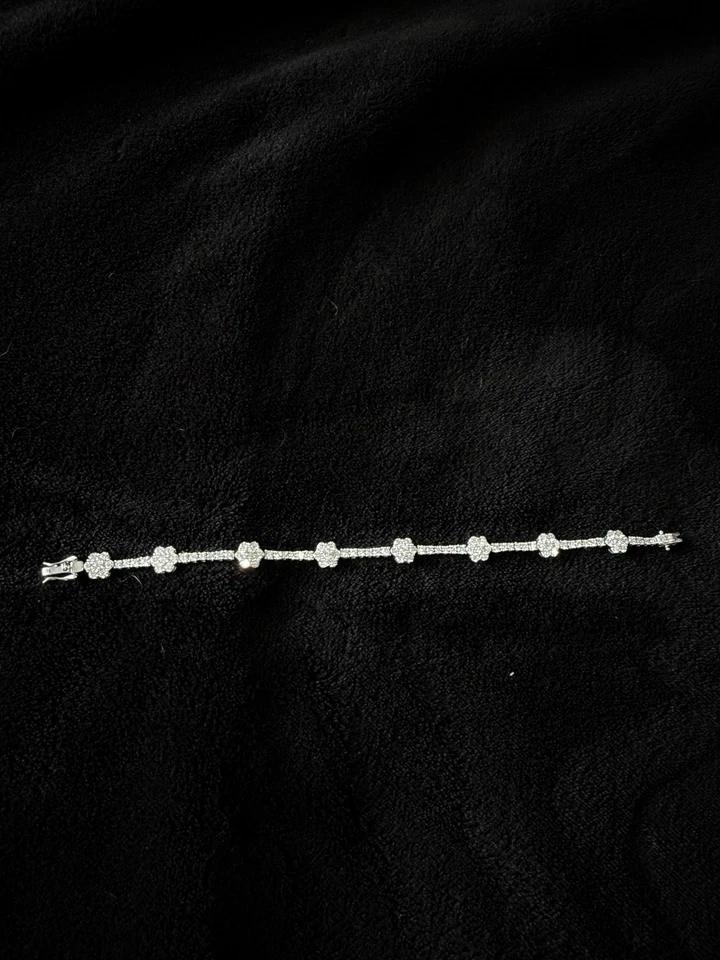 Brazalete de plata de ley con diamantes VS2 de 6 quilates Foto 1 de 1