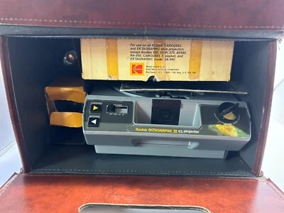 Kodak Ektagraphic III ES Carousel Slide Projector with Lens Remote Control &Case - Image 1 of 4