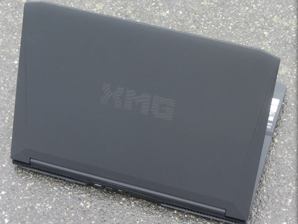 XMG A706 GamingLaptop - Defekt (Buchse & Spannungswandler) Rest komplett intakt! - Bild 1 von 1