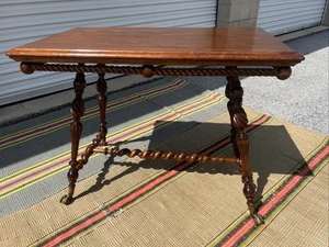 Fine Antique Mahogany Barley Twist Parlour Table, By Merklen Brothers, NY 1890’s - Picture 1 of 24