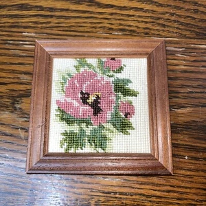 Petit Vintage Needlepoint pink Flower  Handmade Stitched & Framed. 4 Inches - Picture 1 of 5