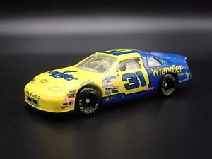 1997 Chevy Chevrolet Monte Carlo Wrangler Jr Nascar 1:64 Scala Modellino Auto - Foto 1 di 7