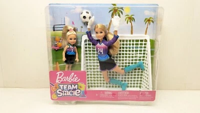 RARO NOVO Barbie Team Stacie Boneca e Chelsea Boneca Futebol Gol Bola Esporte Jogo - Imagem 1 de 4