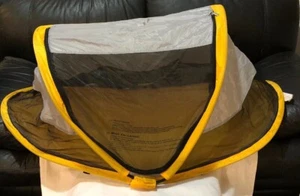KidCo Baby Pea Pod Infant/Child Screened in Travel Bed/Tent Gray / Yellow - Picture 1 of 12