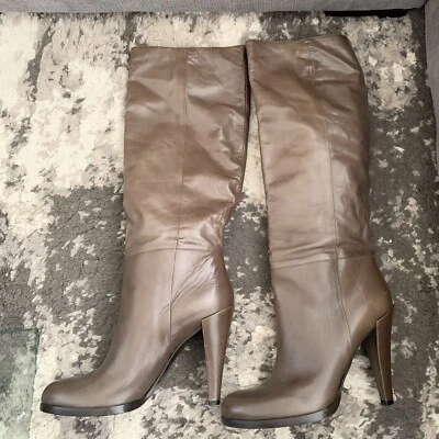 NUEVAS BOTAS DE RODILLA GUCCI verde oliva Kakhi gris cuero logotipo histeria talla 40 Foto 1 de 4