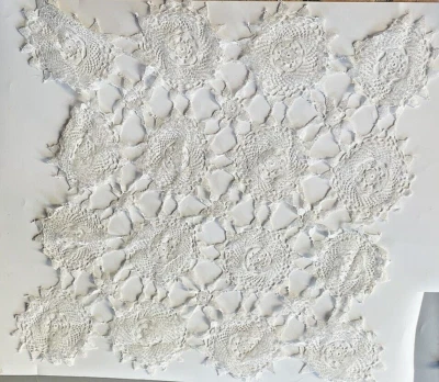 Napperon Ancien Carré Ajouré de Fleurs en Lin Blanc  - Photo 1/4