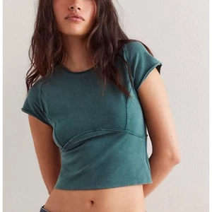 T-shirt nuova con etichetta Free People We The Free Protagonist verde foresta pluviale piccola - Foto 1 di 5