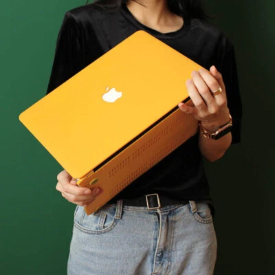 Estuche rígido 2 en 1 amarillo cálido para Macbook M5 Pro 14 M4 Air 13 15 16 12 11 pulgadas Foto 1 de 4