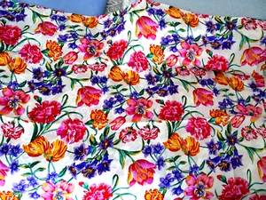 JACQUARD FLORAL BLANCO SEDA ITALIANA CON RAMOS ROSA, MORADO Y DORADO - 44"W-64"L - Imagen 1 de 7