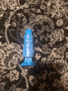 NEW 2018 Blue Crayola Crayon Stand Up Plastic Sharpener, 4.5" Tall MADE IN USA - Picture 1 of 2