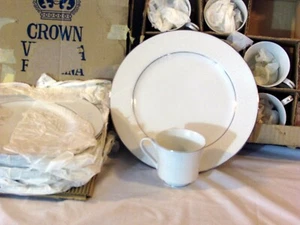 Set of Crown Victoria Lovelace Dinner Plates and Tea Cups New Southwicke - Picture 1 of 10