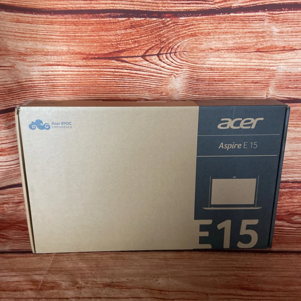 Acer Aspire E15 15.6" Intel 4 GB DDR3 500 GB HDD - Intense Violet Brand New - Image 1 of 4